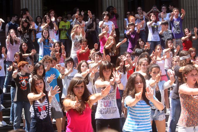 'Flashmob' junto al instituto Sagasta-35